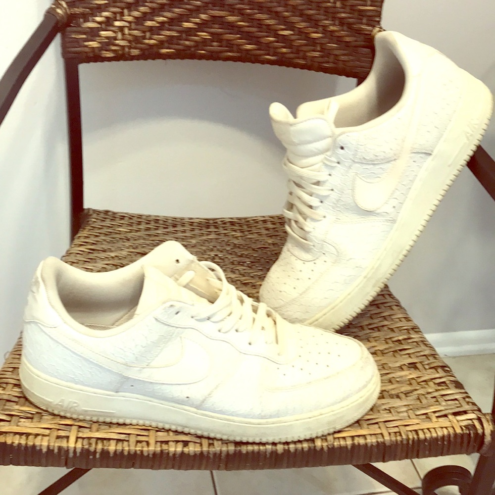 White Nike airforce 1’s